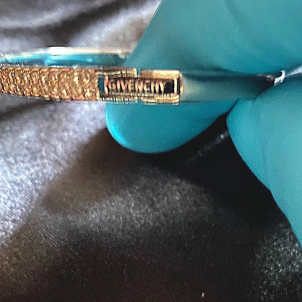 ✨Givenchy - Crystal Pavé Knot Bangle Bracelet✨
NWOT/NO ORIGINAL BOX - Picture 13 of 16